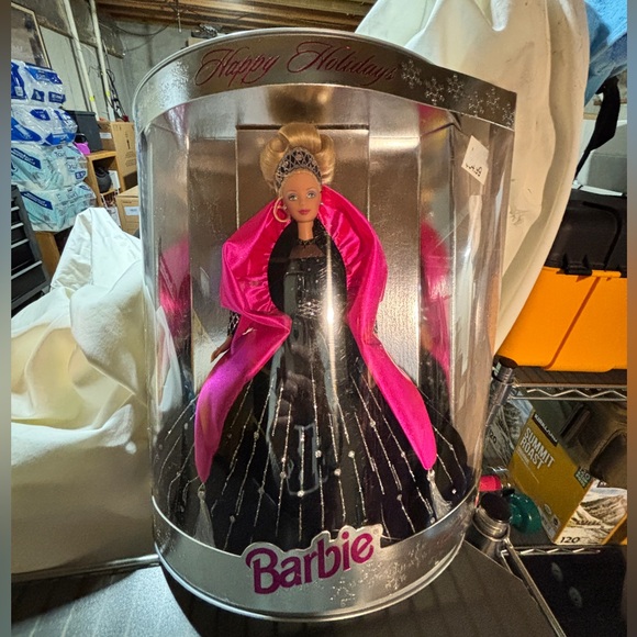 Happy Holidays Barbie - Picture 1 of 3